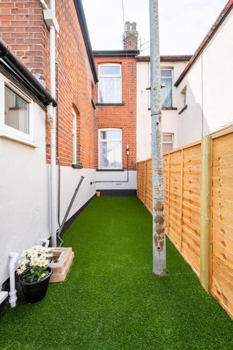 Villa Travellers' Choice In Harwich-Essex Extérieur photo