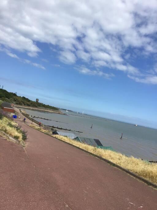 Villa Travellers' Choice In Harwich-Essex Extérieur photo