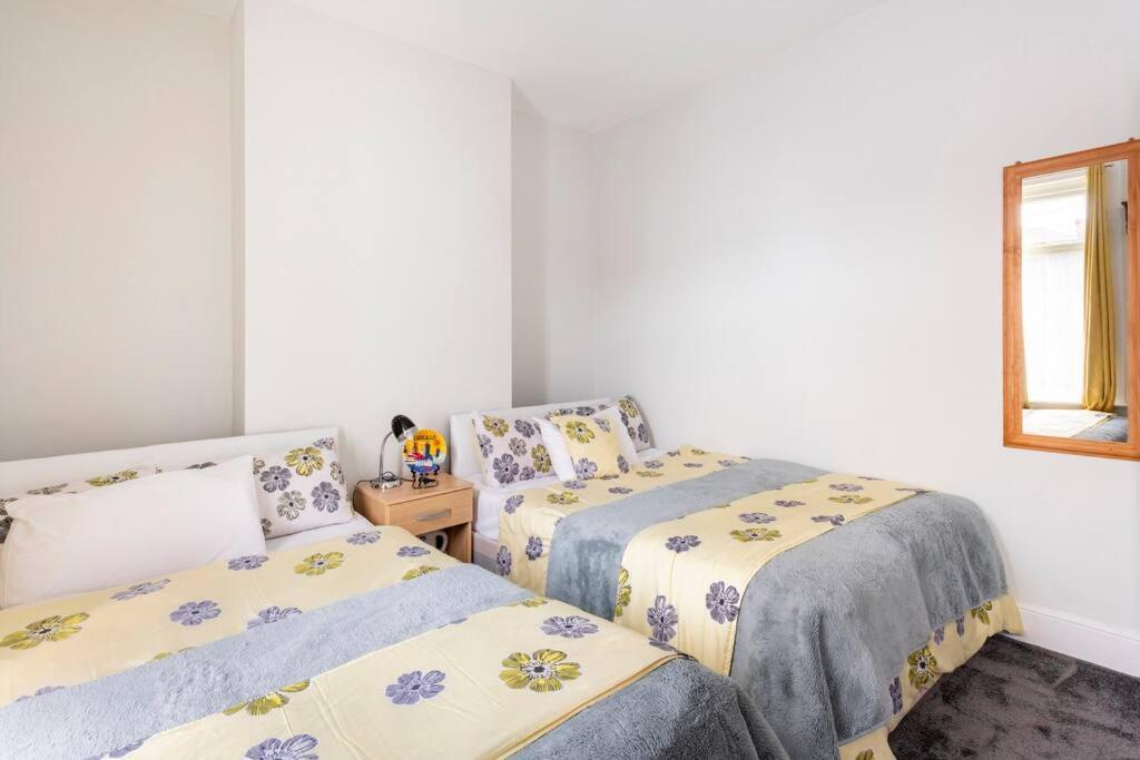 Villa Travellers' Choice In Harwich-Essex Extérieur photo